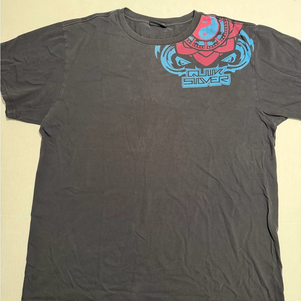 Quiksilver Skateboard  Y2K Design Black T-Shirt, Men's pre-loved XL T-shirt #616